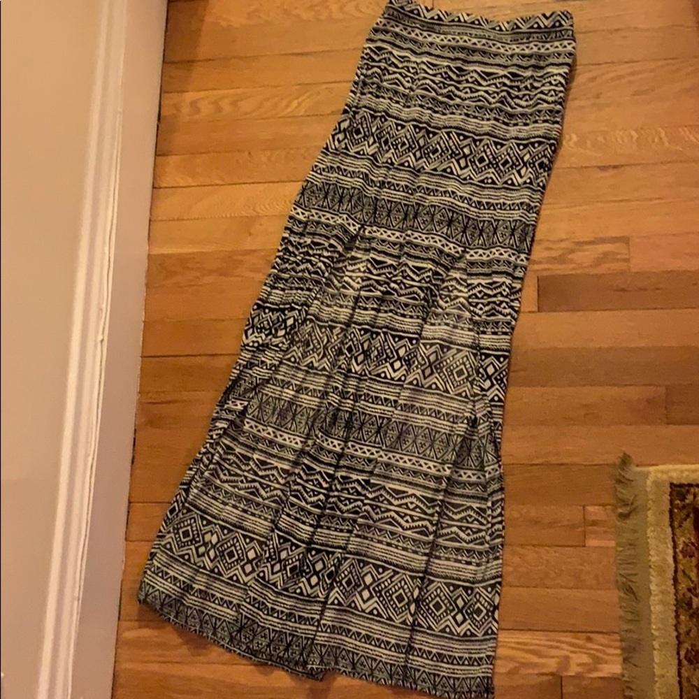 Patterned maxi skirt
